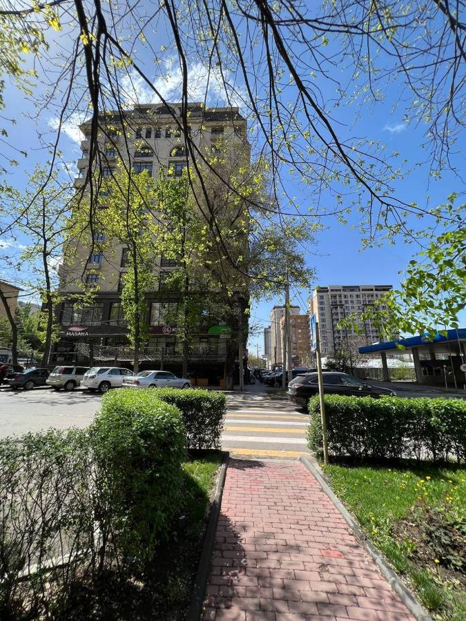Apartment With City View On Sydykova St. 123 Bishkek Bagian luar foto