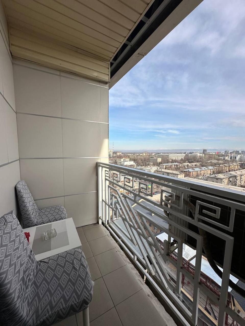 Apartment With City View On Sydykova St. 123 Bishkek Bagian luar foto