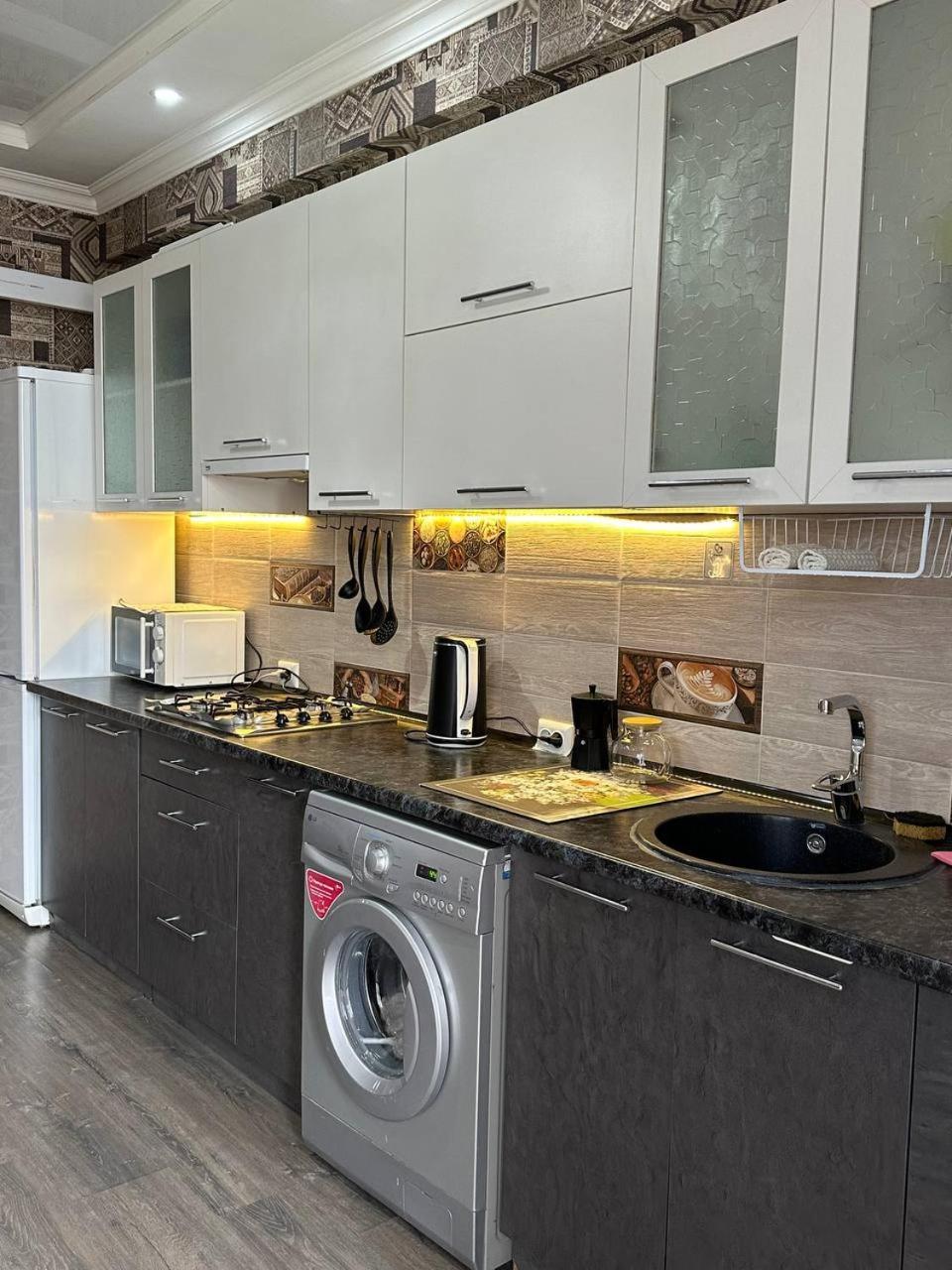 Apartment With City View On Sydykova St. 123 Bishkek Bagian luar foto